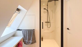 Uniek bemeubeld triplex appartement met 4 slaapkamers