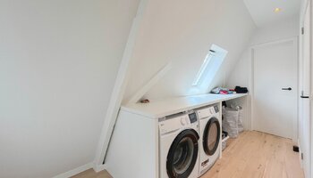 Uniek bemeubeld triplex appartement met 4 slaapkamers