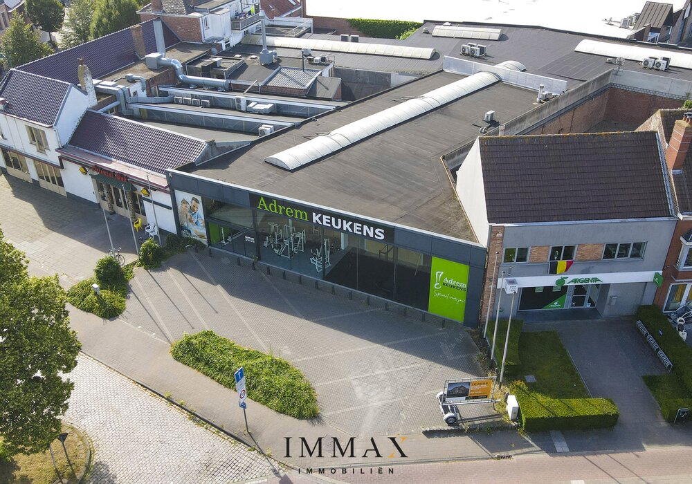 Immeuble industriel moderne dans un emplacement commercial