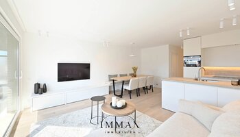 Gerenoveerd appartement met zongericht terras en parking 