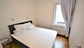 Gerenoveerde woning met garage 