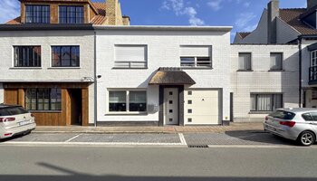 Gerenoveerde woning met garage 