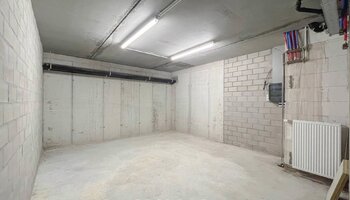 Handelspand/kantoor met ruime kelderberging op top locatie!