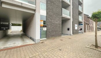 Handelspand/kantoor met ruime kelderberging op top locatie!