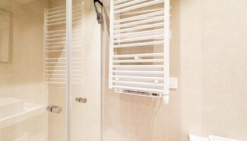 Appartement rénové de 2SLK sur la Lippenslaan 