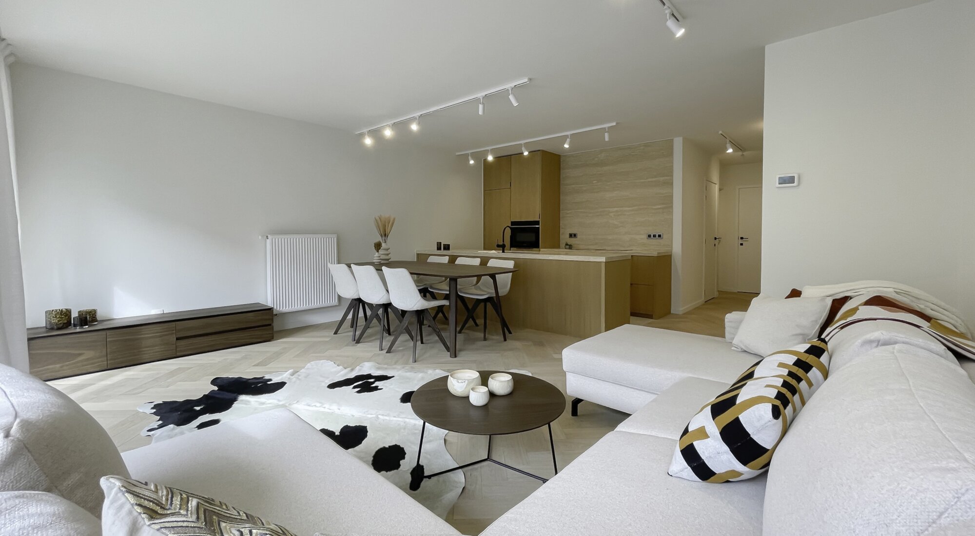 Appartement magnifiquement rénové et meublé avec parking