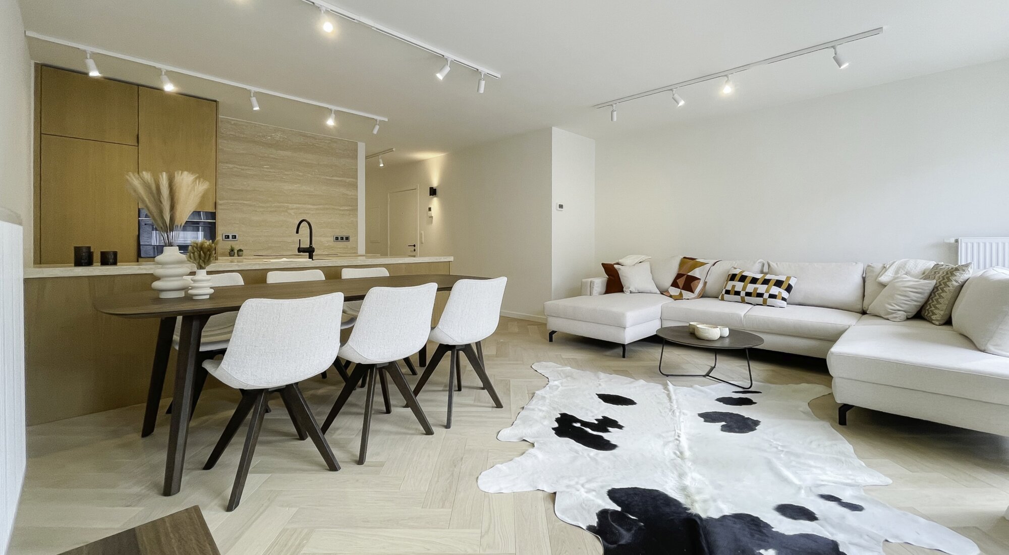 Appartement magnifiquement rénové et meublé avec parking