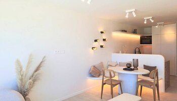 Mooi gerenoveerd appartement met frontaal zeezicht