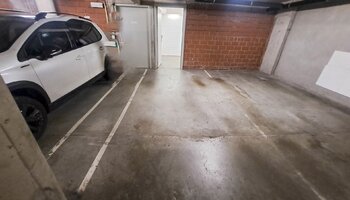 Immobilier commercial avec parking situé Lippenslaan