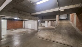 Immobilier commercial avec parking situé Lippenslaan