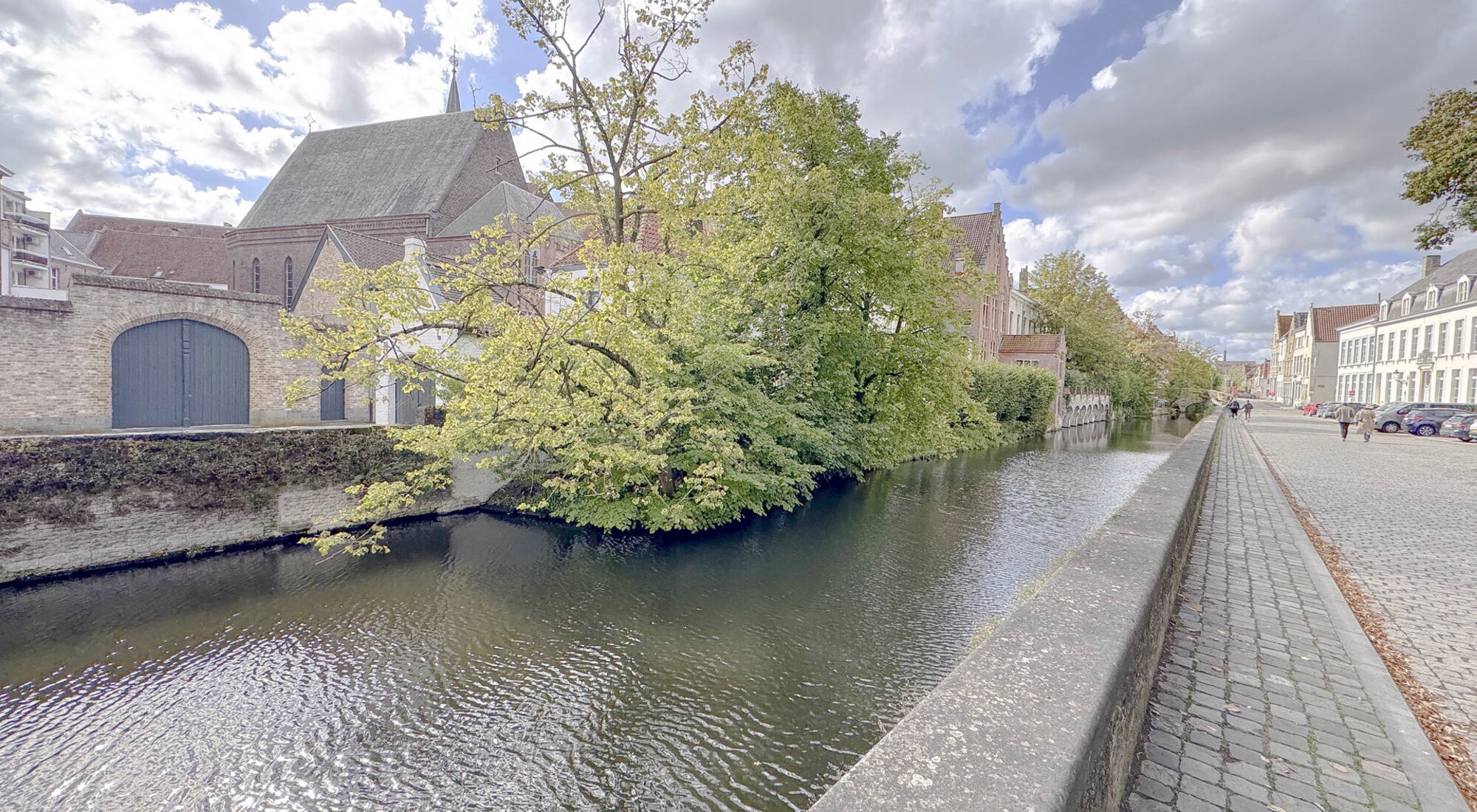 Instapklaar appartement met mooi zicht, terras en garage