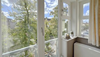 Instapklaar appartement met mooi zicht, terras en garage