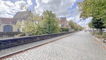 Instapklaar appartement met mooi zicht, terras en garage