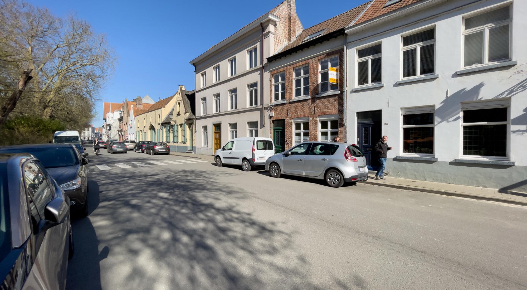 Opbrengsteigendom met mogelijkheid tot praktijk en duplex-appartement met dakterras vlakbij het Astridpark