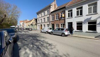 Opbrengsteigendom met mogelijkheid tot praktijk en duplex-appartement met dakterras vlakbij het Astridpark