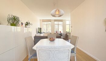 Opbrengsteigendom met mogelijkheid tot praktijk en duplex-appartement met dakterras vlakbij het Astridpark