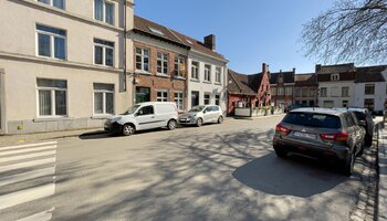 Opbrengsteigendom met mogelijkheid tot praktijk en duplex-appartement met dakterras vlakbij het Astridpark