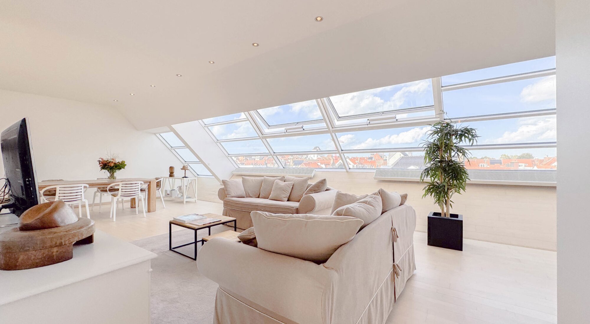 Lichtrijke penthouse met prachtig zonneterras 