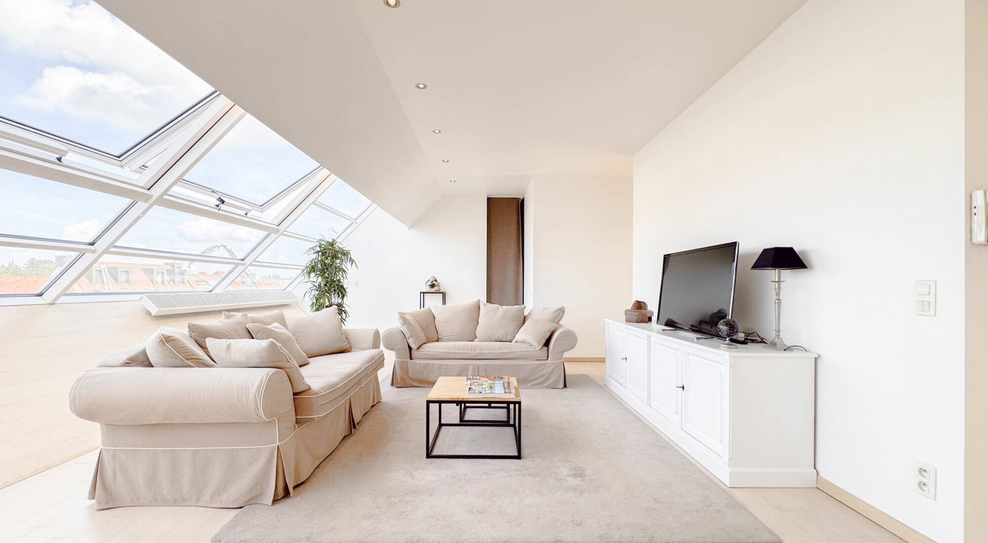 Penthouse lumineux avec belle terrasse ensoleillée 