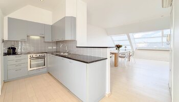 Lichtrijke penthouse met prachtig zonneterras 