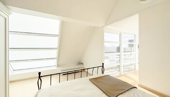 Lichtrijke penthouse met prachtig zonneterras 