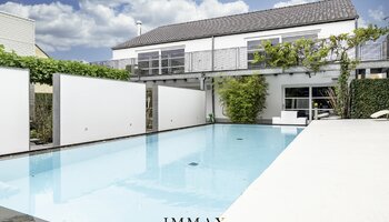 Exclusieve opbrengsteigendom met privé-woning, B&B met welness en magazijn 