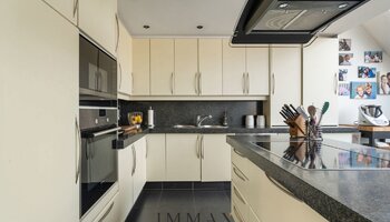Immeuble commercial clé en main avec bureaux/appartements/entrepôts | Bruges (Sint-Andries)