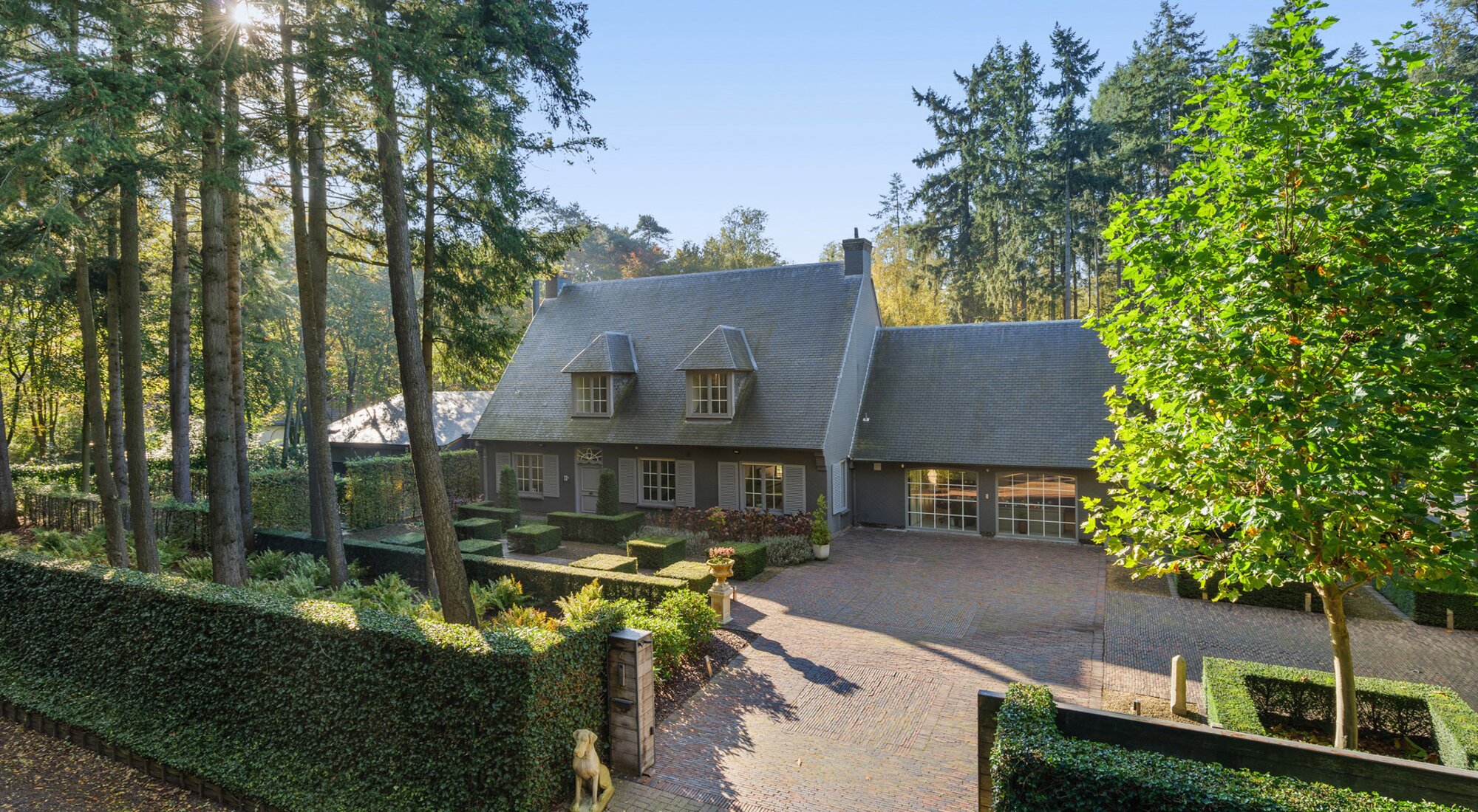 Sublieme villa met binnenzwembad aan de rand van Tillegembos