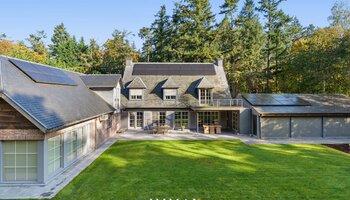 Sublieme villa met binnenzwembad aan de rand van Tillegembos