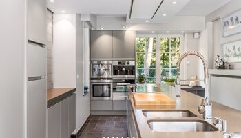 Sublieme villa met binnenzwembad aan de rand van Tillegembos
