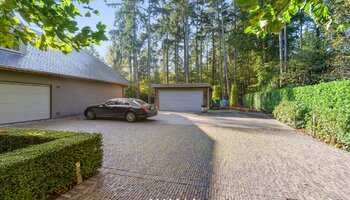 Sublieme villa met binnenzwembad aan de rand van Tillegembos