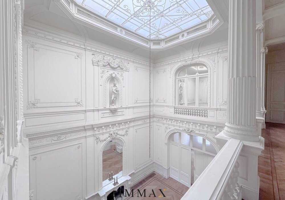 Uniek monumentaal stadspaleis - voormalig 'Hotel Walburg' - met binnentuin en koetshuis
