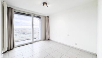 Large app (+-7m) avec vue frontale sur la mer et vue phénoménale sur l'arrière-pays
