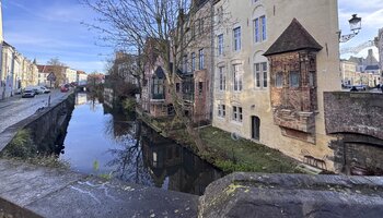 Ruime instapklare herenwoning op mooie locatie