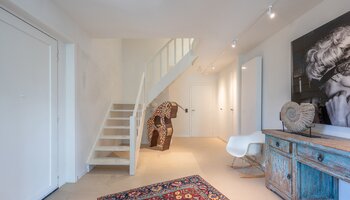 Exclusieve hoeve met apart bijgebouw op toplocatie (5.550 m² grond)