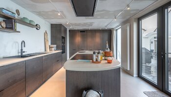 Exclusieve hoeve met apart bijgebouw op toplocatie (5.550 m² grond)