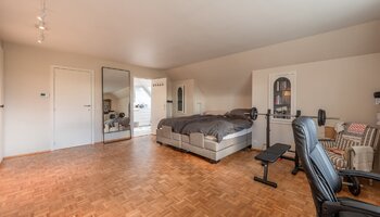 Exclusieve hoeve met apart bijgebouw op toplocatie (5.550 m² grond)