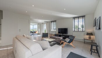 Exclusieve hoeve met apart bijgebouw op toplocatie (5.550 m² grond)