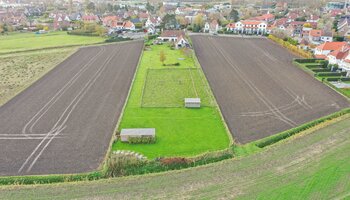 Exclusieve hoeve met apart bijgebouw op toplocatie (5.550 m² grond)