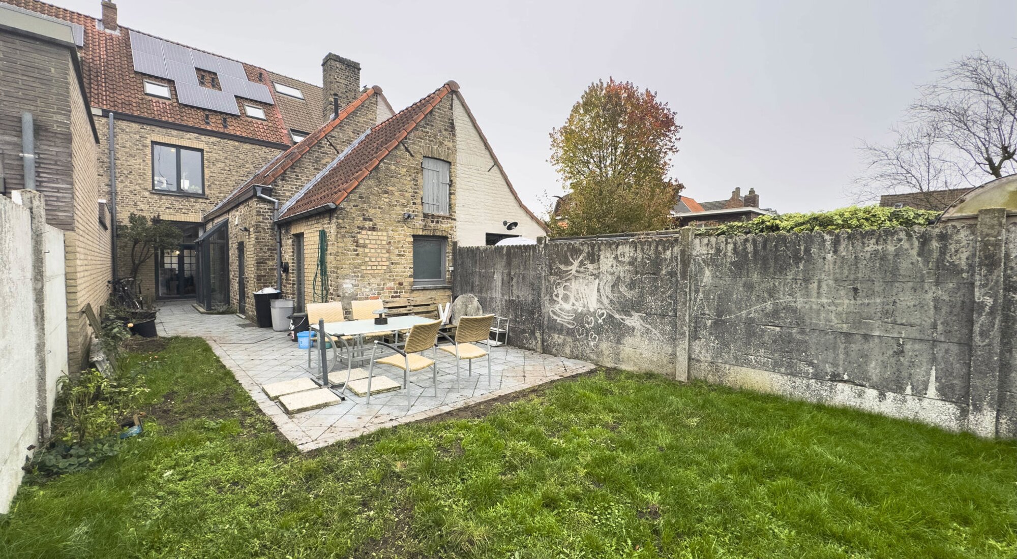 Zeer ruime burgerwoning met grote tuin