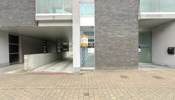 Handelspand/kantoor met ruime kelderberging op top locatie!