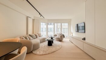 Subliem gerenoveerd 2SLK-appartement met zijdelings zeezicht in het Zoute