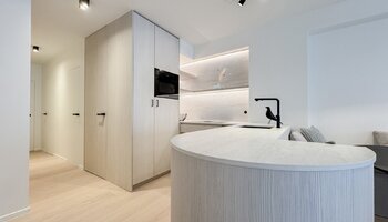 Subliem gerenoveerd 2SLK-appartement met zijdelings zeezicht in het Zoute