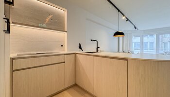Subliem gerenoveerd 2SLK-appartement met zijdelings zeezicht in het Zoute
