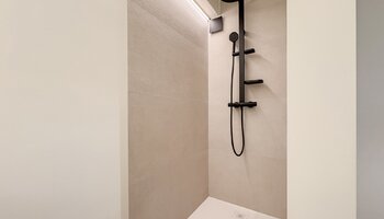Subliem gerenoveerd 2SLK-appartement met zijdelings zeezicht in het Zoute