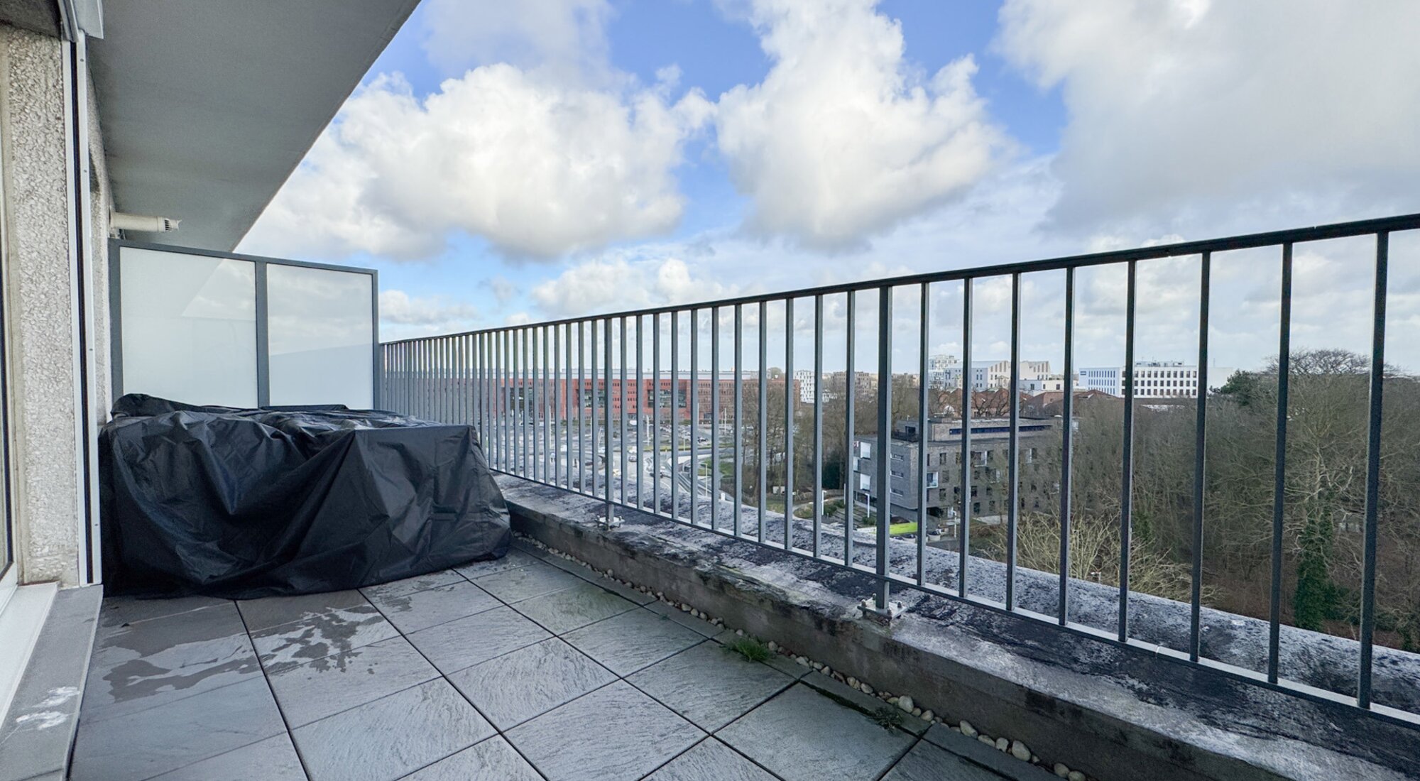 Instapklaar dakappartement met mooi vergezicht en ruim terras