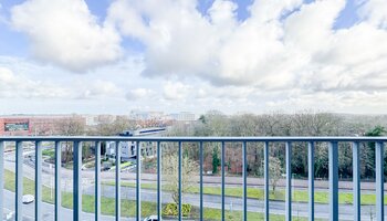 Instapklaar dakappartement met mooi vergezicht en ruim terras