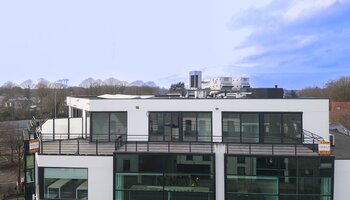 Gerenoveerde penthouse met zongericht en uitzonderlijk groot terras