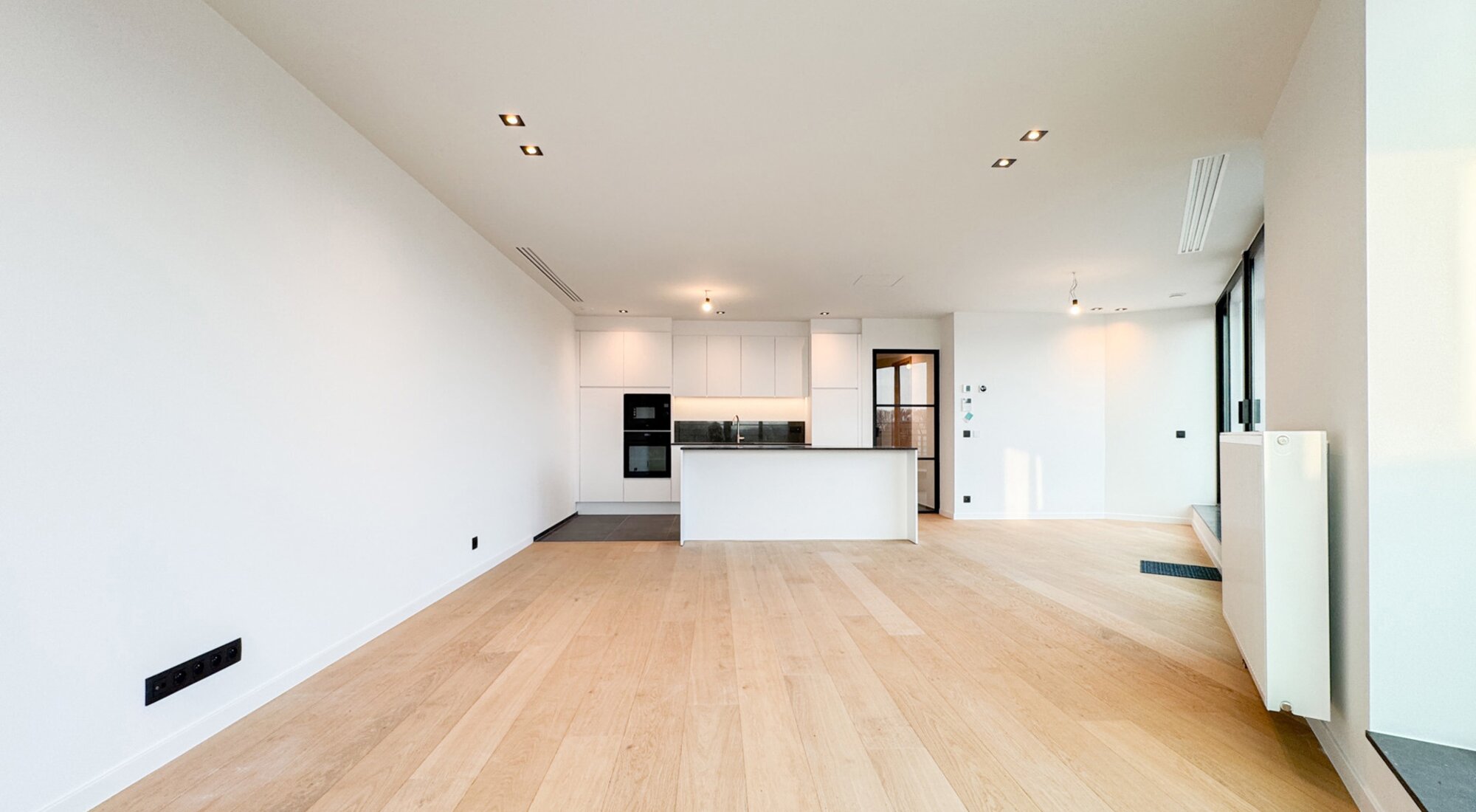 Gerenoveerde penthouse met zongericht en uitzonderlijk groot terras