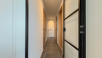 Gerenoveerde penthouse met zongericht en uitzonderlijk groot terras
